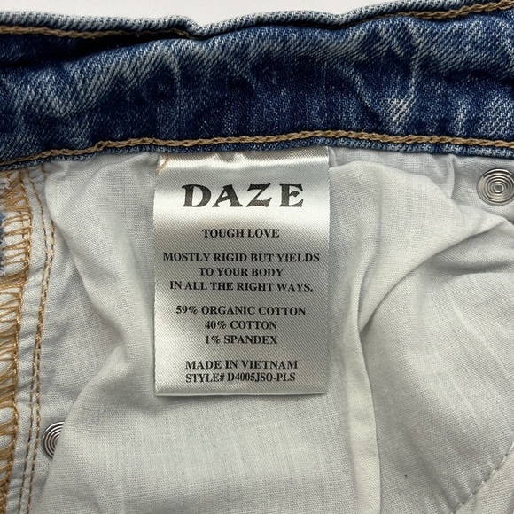 Daze Tough Love High Rise Shorts Size 29 - Picture 10 of 16